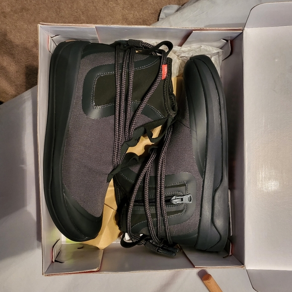 New in box Skye Pembrtn Boots - Picture 2 of 3